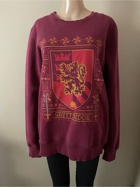 Harry Potter Wizarding World Gryffindor Crest maroon Sweater, men’s large